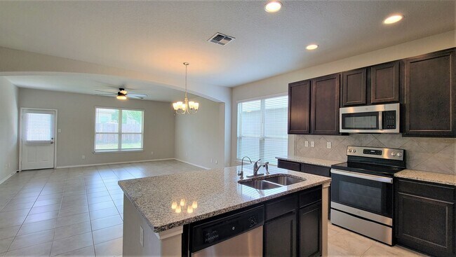 Building Photo - Beautiful two story home in Highland Farms!