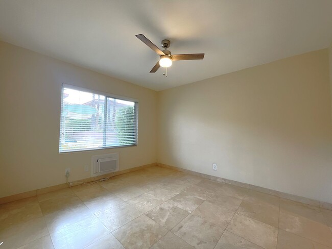 Building Photo - AVAILABLE NOW! 1 Bed 1 Bath FIRST FLOOR Ap...