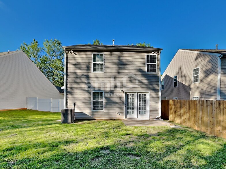 Building Photo - 3056 Teton Dr