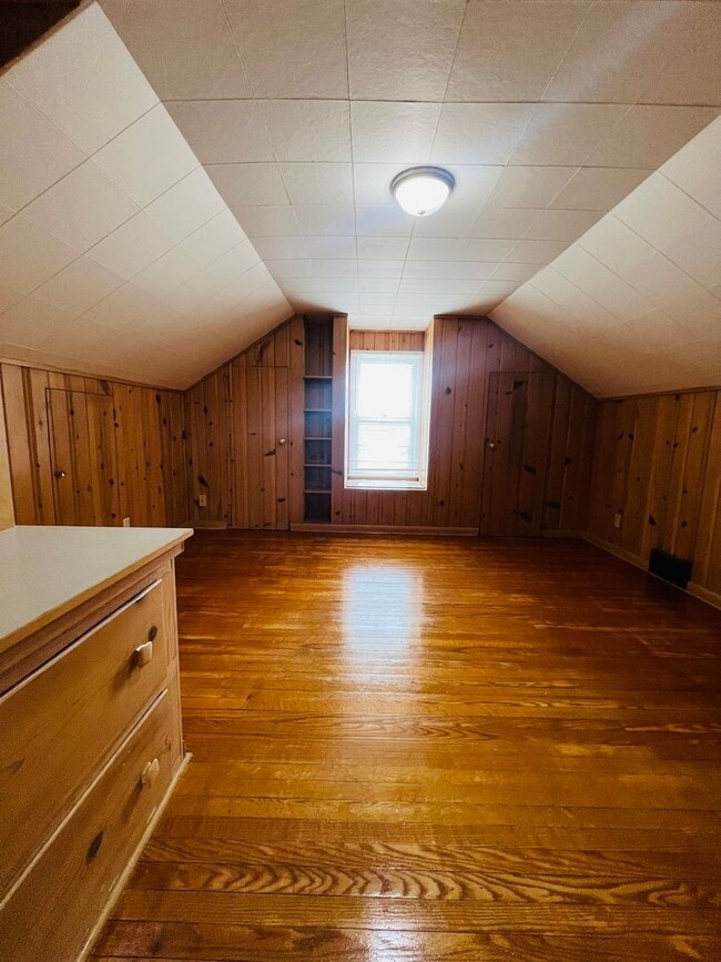 Building Photo - Elegant 4-bedroom Home with Chef’s Kitchen, 2 Full Bath, and Two-Car Garage