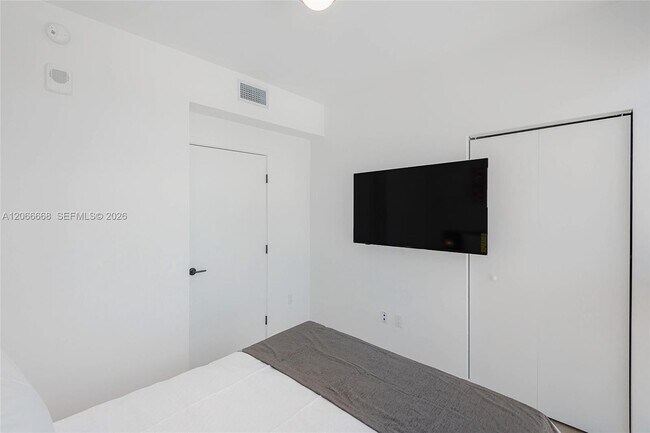 Building Photo - 225 N Miami Ave