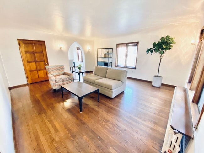 Interior Photo - Ten-O-Five Anhalt Apartments