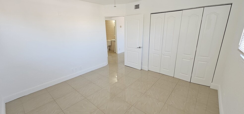 Building Photo - 110 SE 2nd St