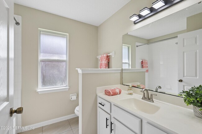 Building Photo - 2070 Thornhill Drive