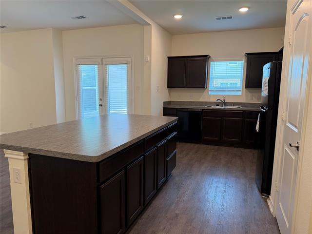 Building Photo - 2237 Diamond Dr