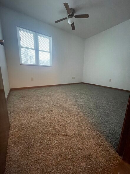 Building Photo - 20427 W Clark Ave #5