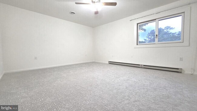 Building Photo - 25 Village Dr