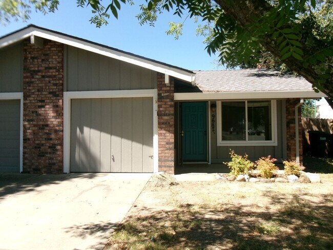 Building Photo - 9685-9687 Lake Natoma Dr