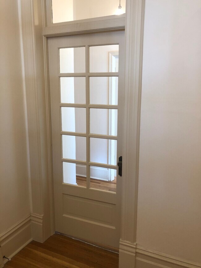 Building Photo - 214 N Canyon Rd