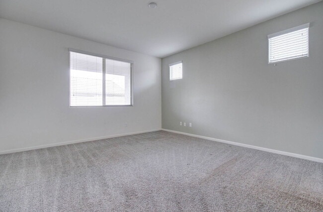 Building Photo - 1106 E Regent Dr