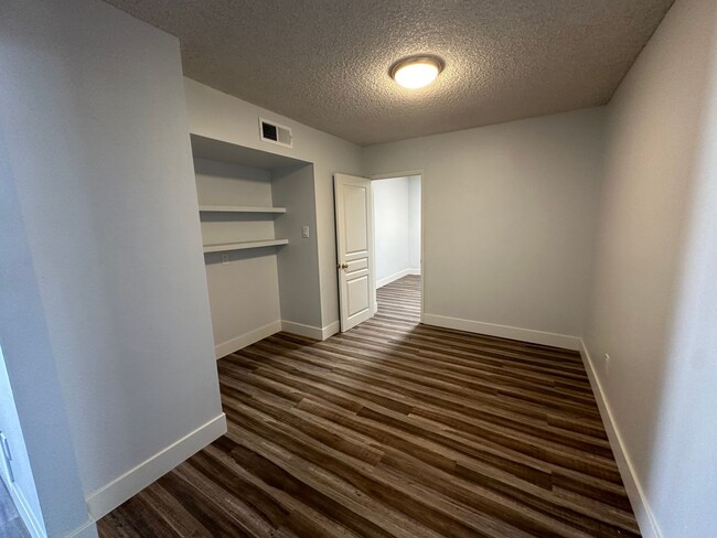 Building Photo - 2601 El Goya Dr