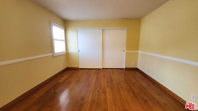 Building Photo - 7320 Balboa Blvd