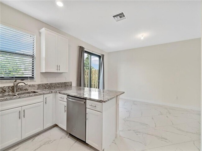 Building Photo - 13056 Anthorne Ln