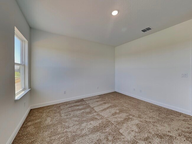 Building Photo - 15709 Vetta Dr