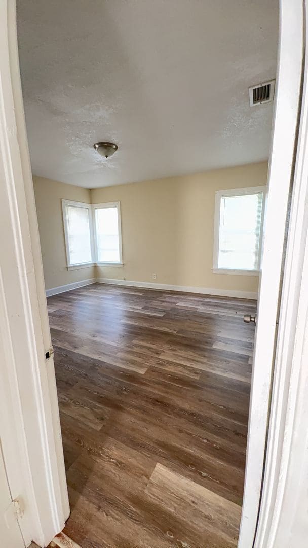 Building Photo - Historic Charm 3 bedroom/ 1 bath Home with bonus room