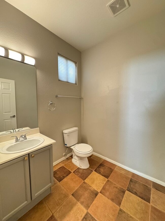 Building Photo - **Spacious 4-Bedroom Home in the Southwest!**