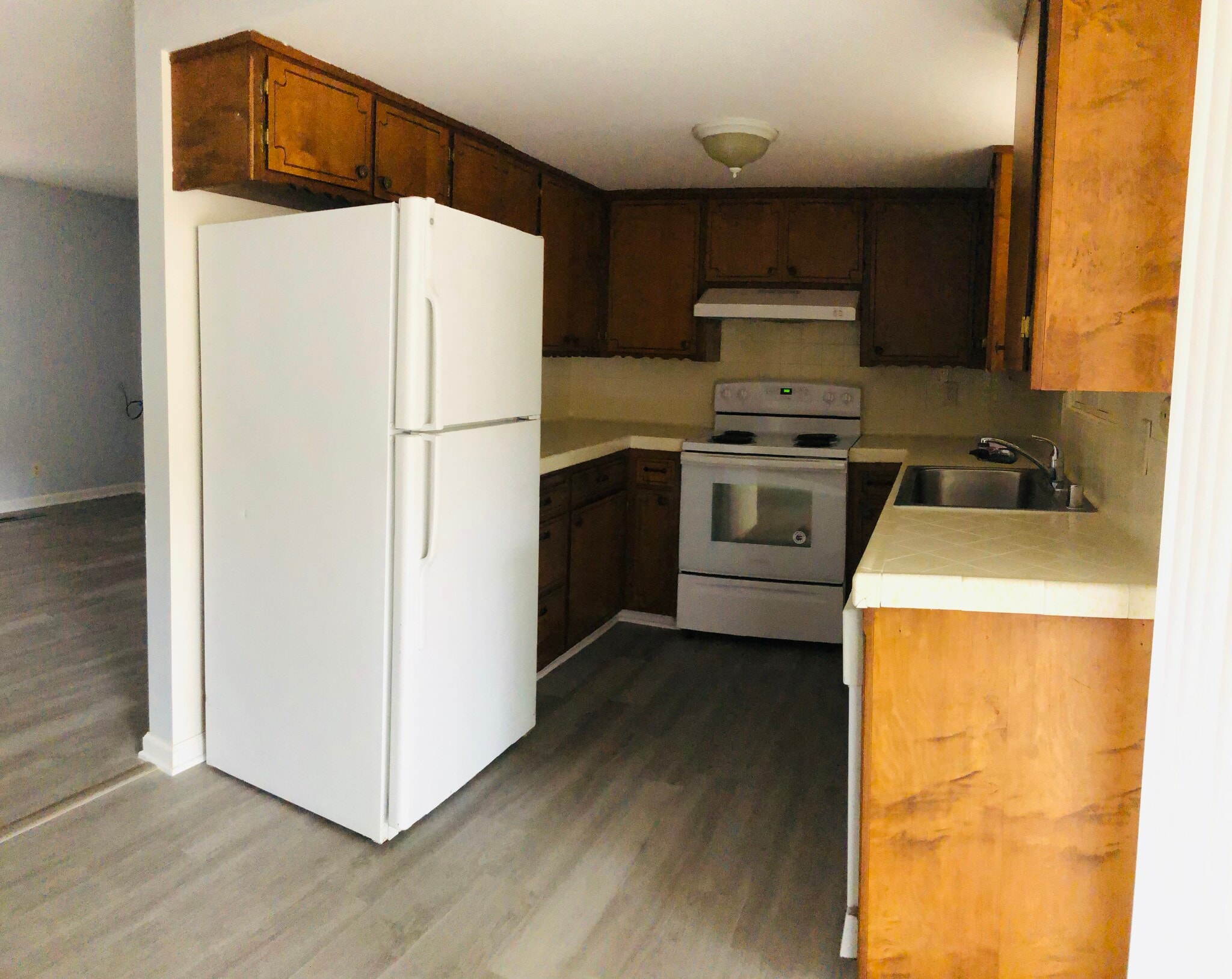 Kitchen - 968 Cyndi Cir