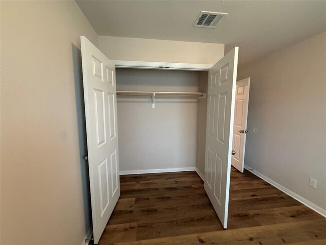 Building Photo - 334 TX-332 Loop