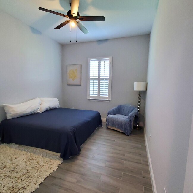 Building Photo - 2161 SE Sunflower St