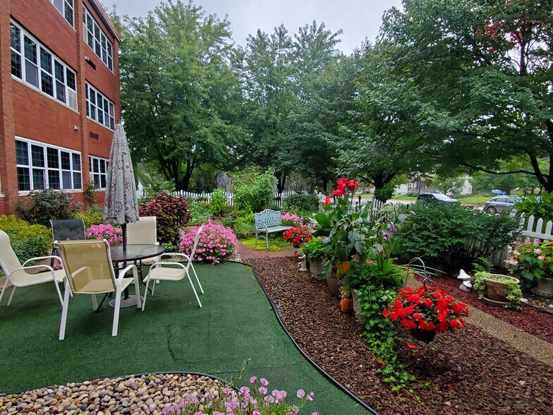 Building Photo - 35 2nd St