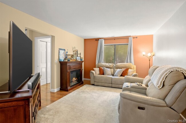 Building Photo - 703 Hilltop Ct