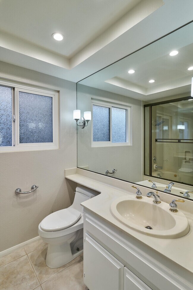 Building Photo - 231 Cam Arroyo S