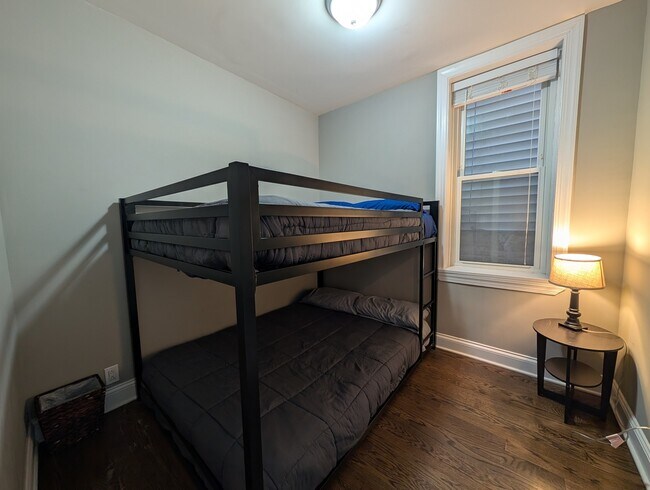 Building Photo - 1911 W Addison St