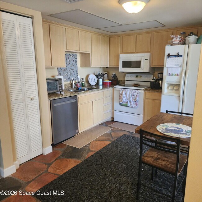 Building Photo - 1145 N Shannon Ave