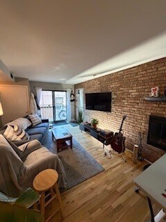 Building Photo - 805 W Oakdale Ave