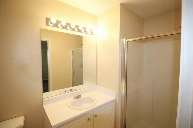 Building Photo - 1402 Bayrose Cir