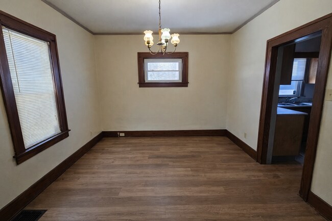 Building Photo - Move-In Ready Newly Remodeled 3-Bedroom Home – Metro Approved!