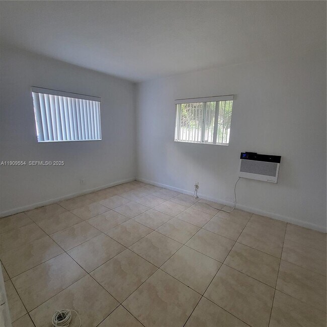 Building Photo - 1708 N 16th Ave