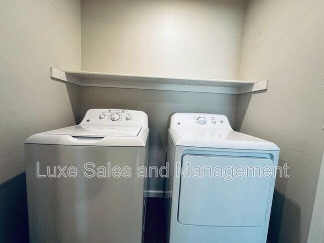 Building Photo - 11412 N Lincoln Blvd