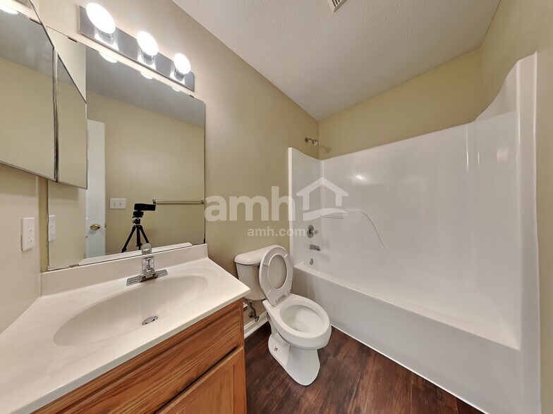 Building Photo - 410 Morning Sun Dr