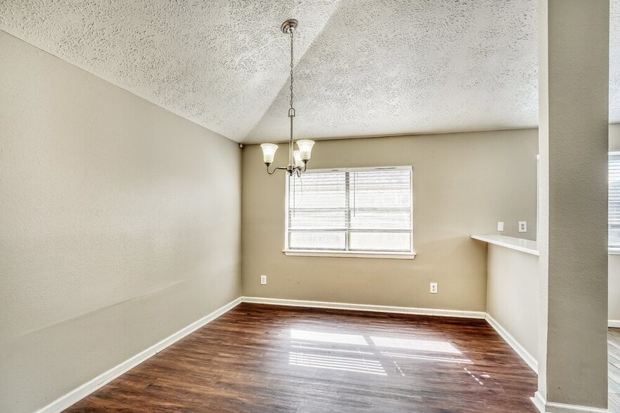 Building Photo - 20810 Union Park Dr