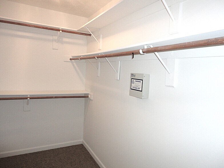 Building Photo - 9990 Palmaire Pl
