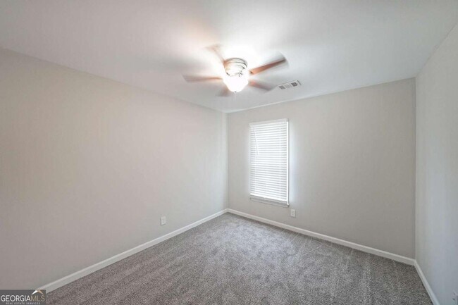 Building Photo - 2620 Valencia Dr NE