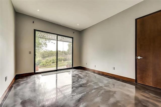 Building Photo - 8542 Meadowbrook Dr
