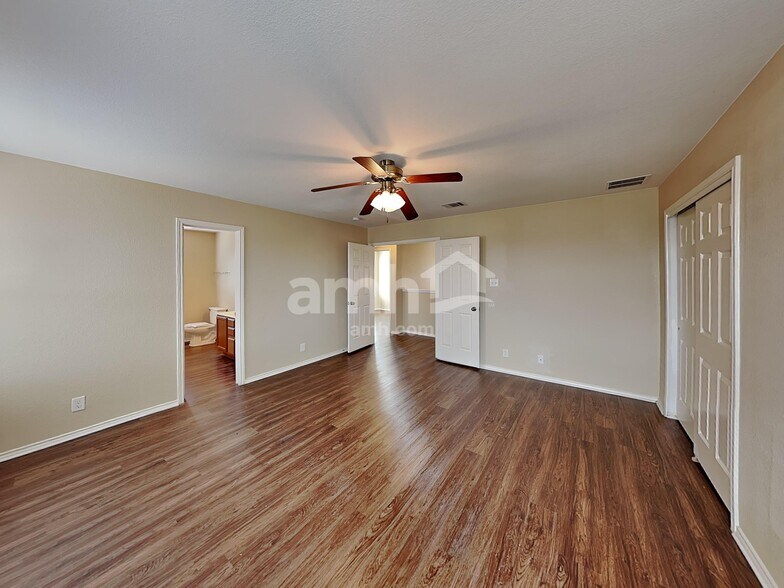 Building Photo - 270 New Country Rd