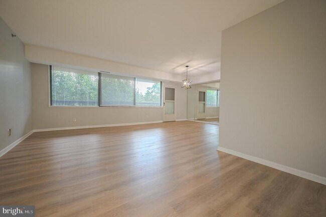 Building Photo - 3713 S George Mason Dr