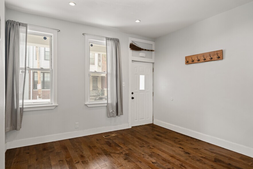 Building Photo - 1457 N Corlies St