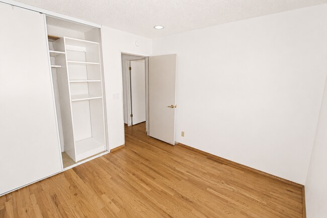 Building Photo - Spacious Corner Lot Home in Desirable Ventura Neighborhood!