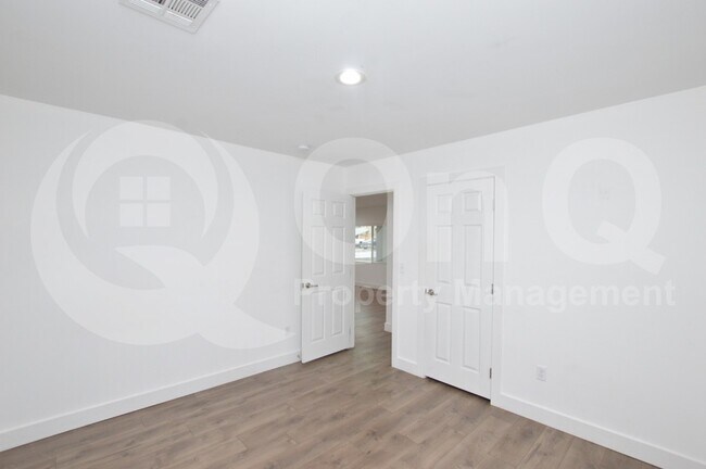 Building Photo - 2055 E Orange St.