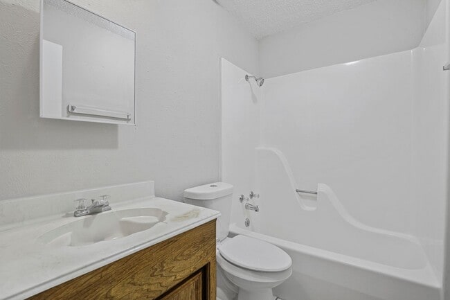 Building Photo - 219 E Pritchard Ln