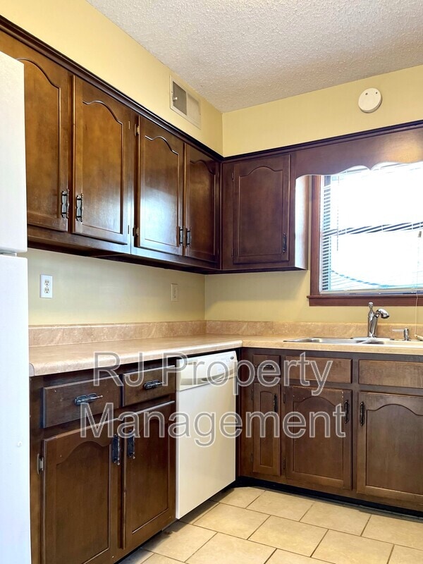 Building Photo - 421 Griffon Dr