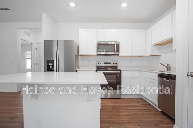 Building Photo - 5714 Somerset Dr