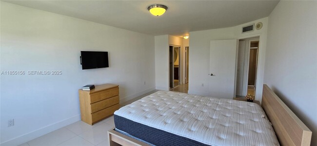 Building Photo - 2801 NE 183rd St