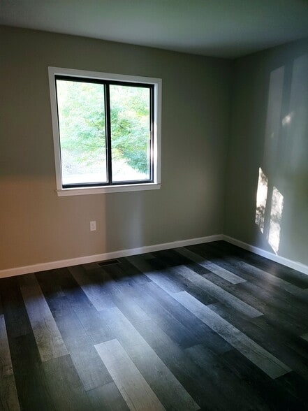Building Photo - 815 Deer Run Dr