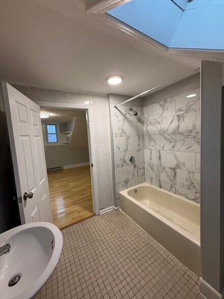 Building Photo - 101 Vandewater St