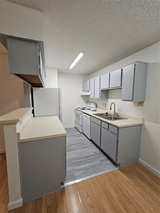 Building Photo - 2750 Holly Hall St